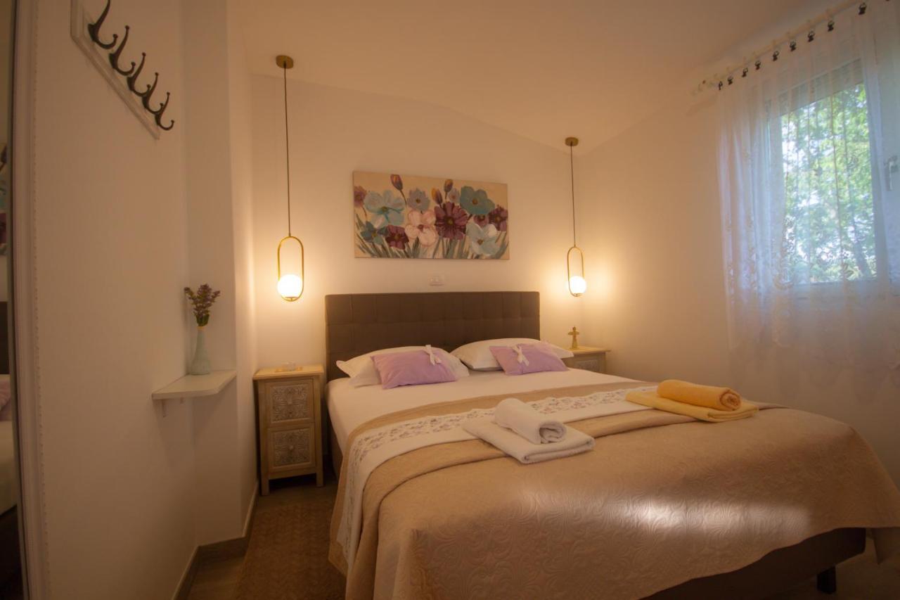 Apartments Cvelic Milovcic Malinska Eksteriør bilde
