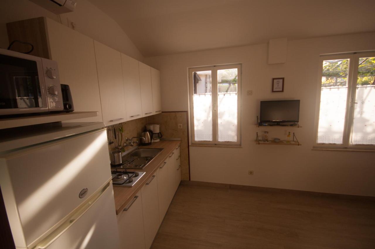 Apartments Cvelic Milovcic Malinska Eksteriør bilde