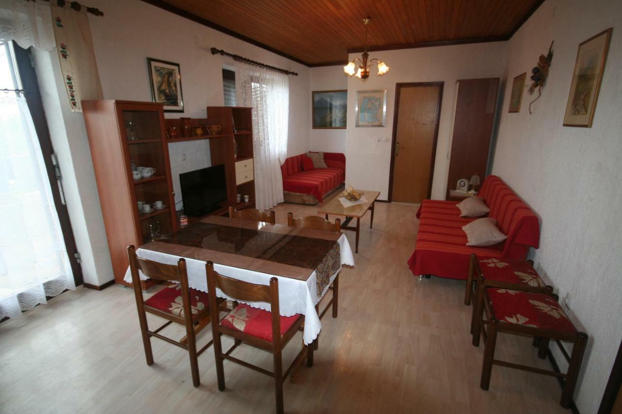 Apartments Cvelic Milovcic Malinska Eksteriør bilde