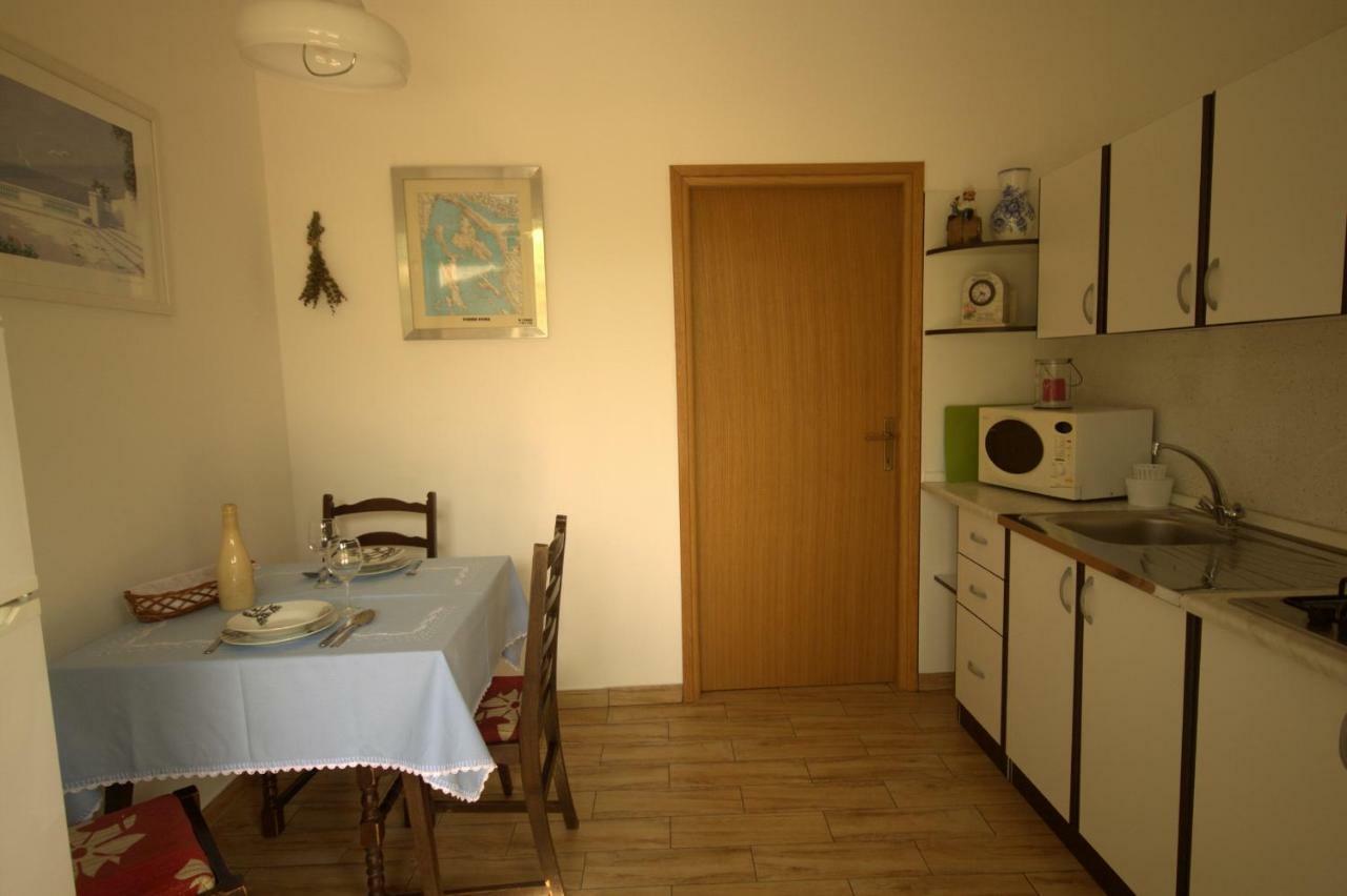 Apartments Cvelic Milovcic Malinska Eksteriør bilde